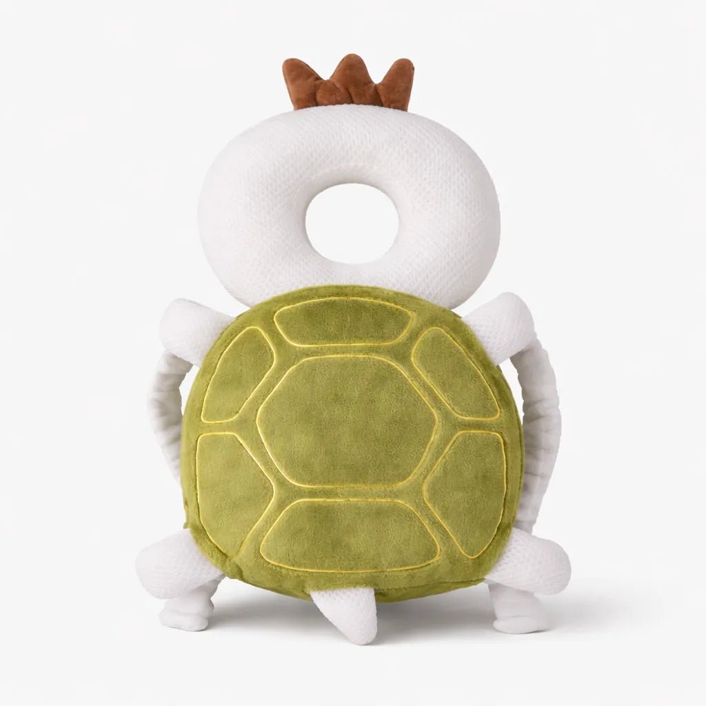 Soft baby safety backpack shaped like a turtle in green and white, designed for head and back protection, suitable for children 5 to 18 months, Plecaczek Ochronny Tuptuś® — Ochrona Główki i Pleców | 5–18 miesięcy.